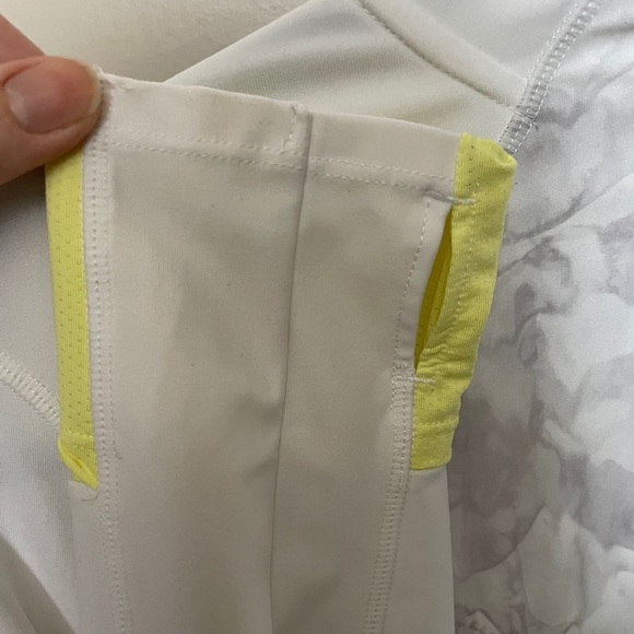 ⭐️2 for $25⭐️ 

Mondetta White, Marble and Yellow Zip up - Picture 10 of 15